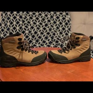 Women’s Vibram GORE-TEX size 7.5 hiking boots